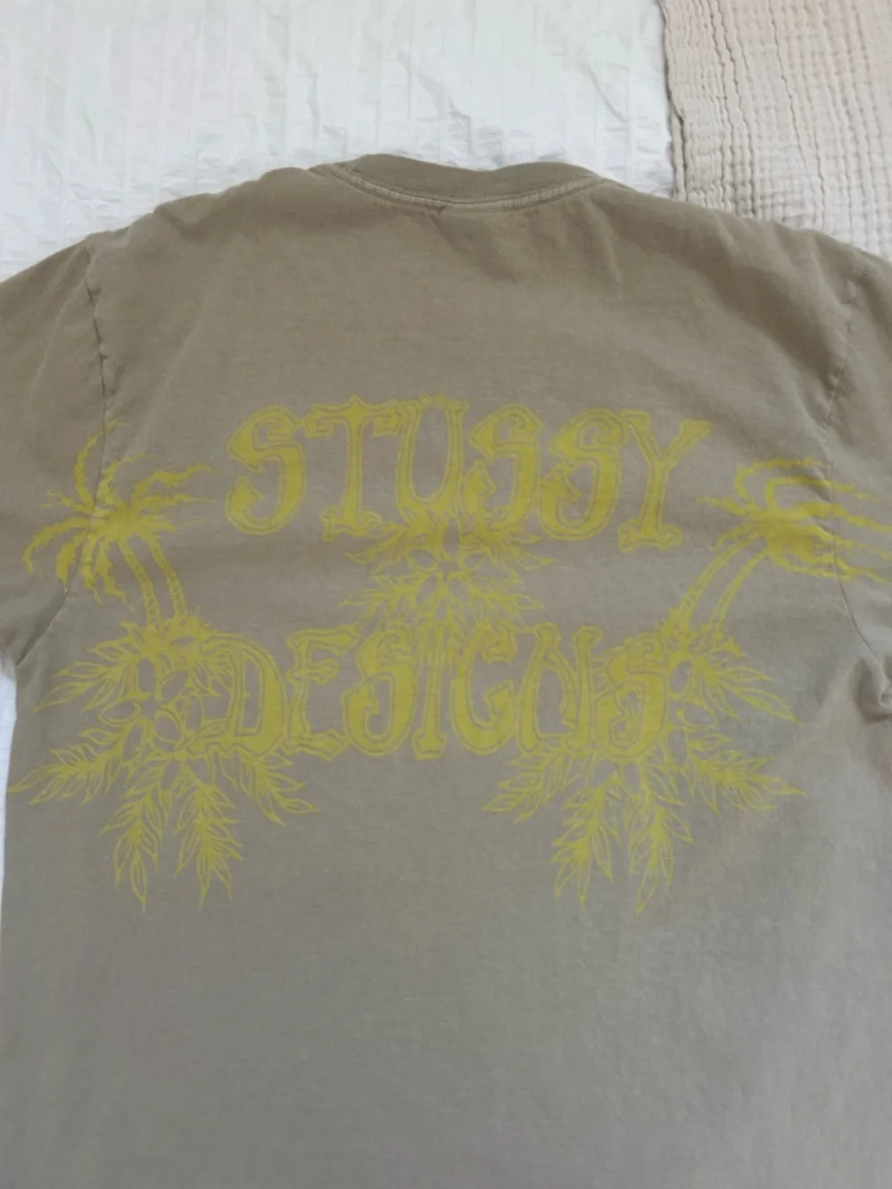 Size Medium Stussy Beige Tee - Picture 5 of 5